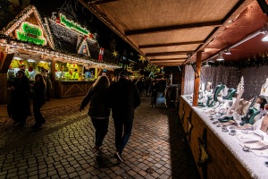 Buden auf dem Weihnachtsmarkt
